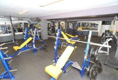 body building room hoist