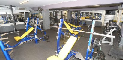 body building room hoist